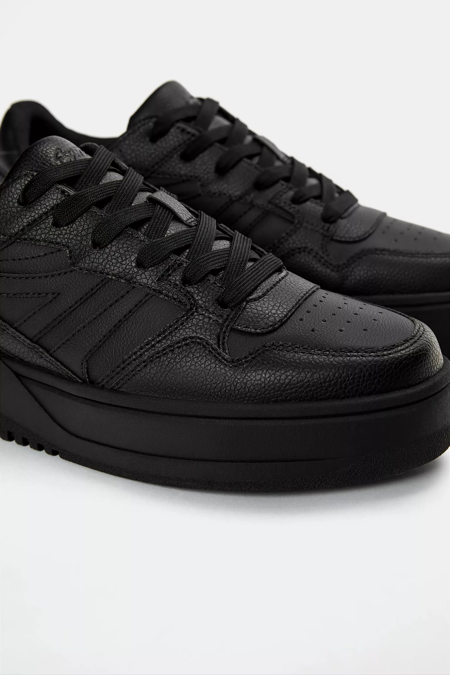 STWD Sneakers