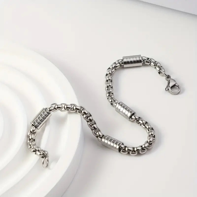 Simple and versatile stainless steel